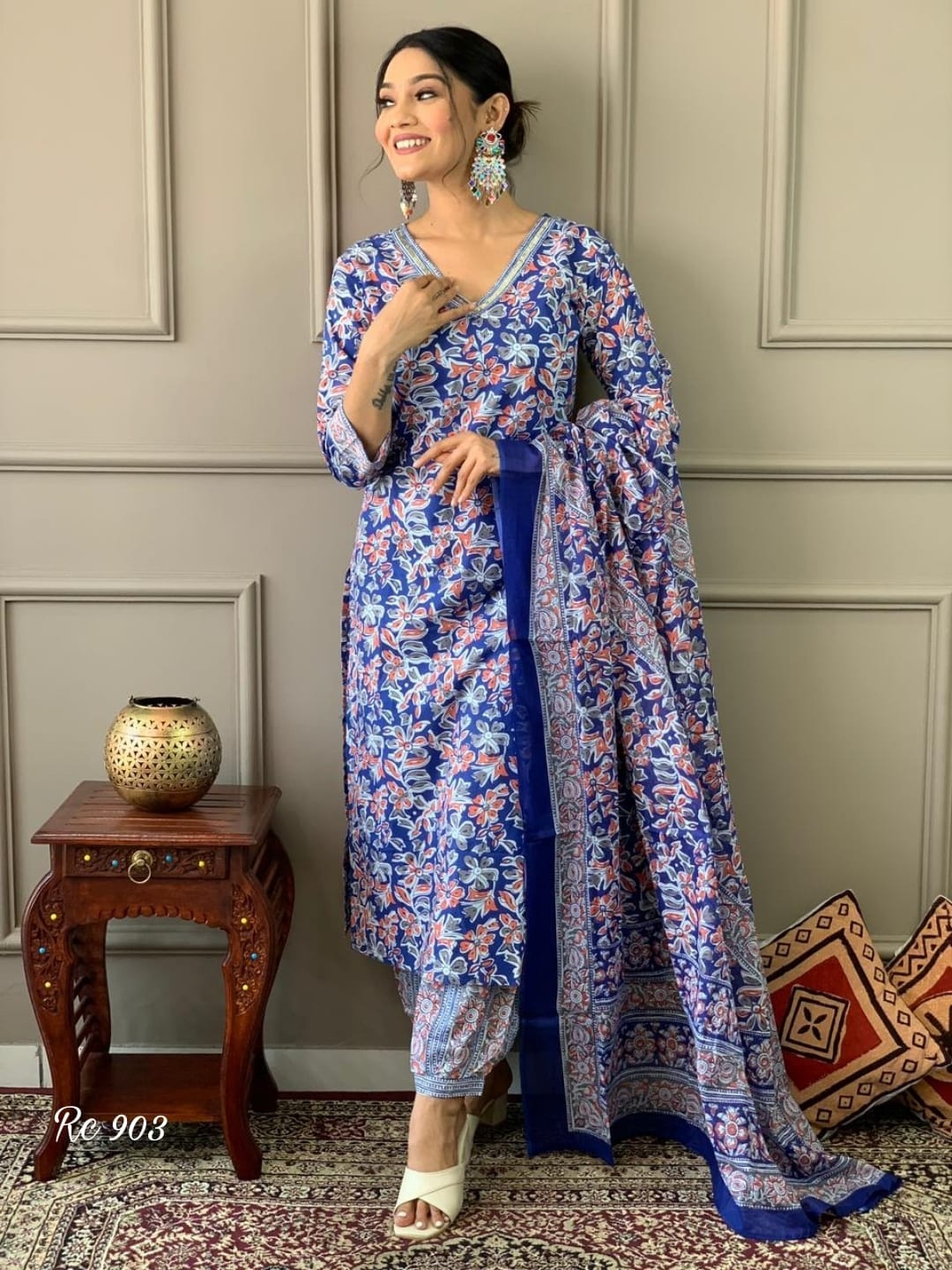 

KALINI Floral Printed Regular Sequinned Straight Kurta With Salwar & Dupatta, Blue