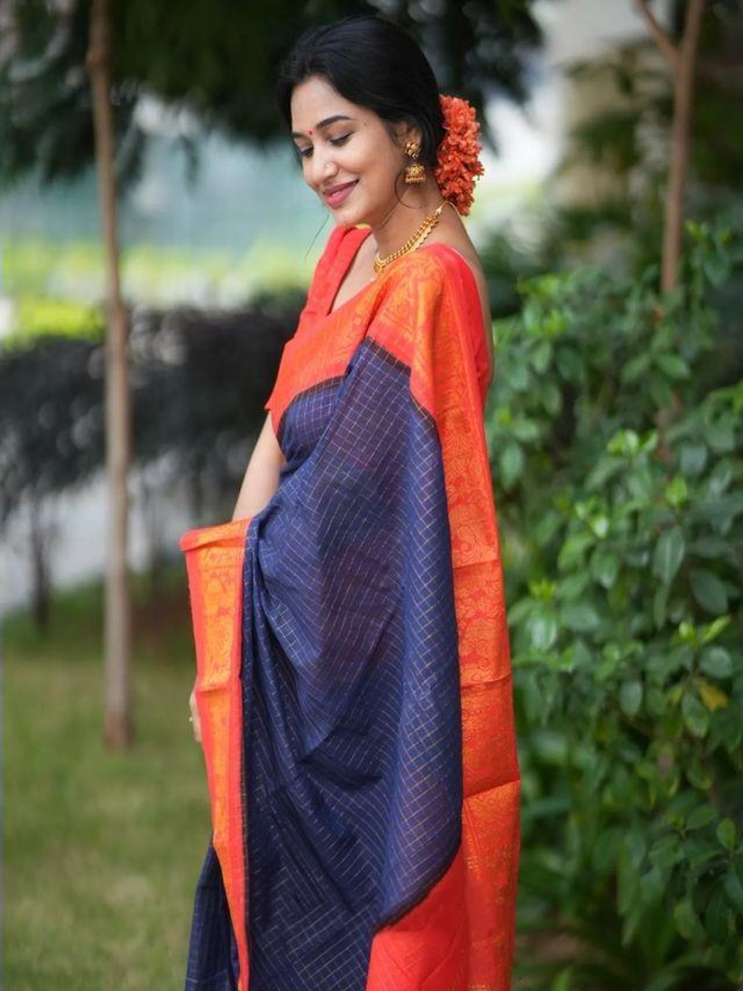 

Upalksh Chaekered Zari Woven Banarasi Saree, Blue
