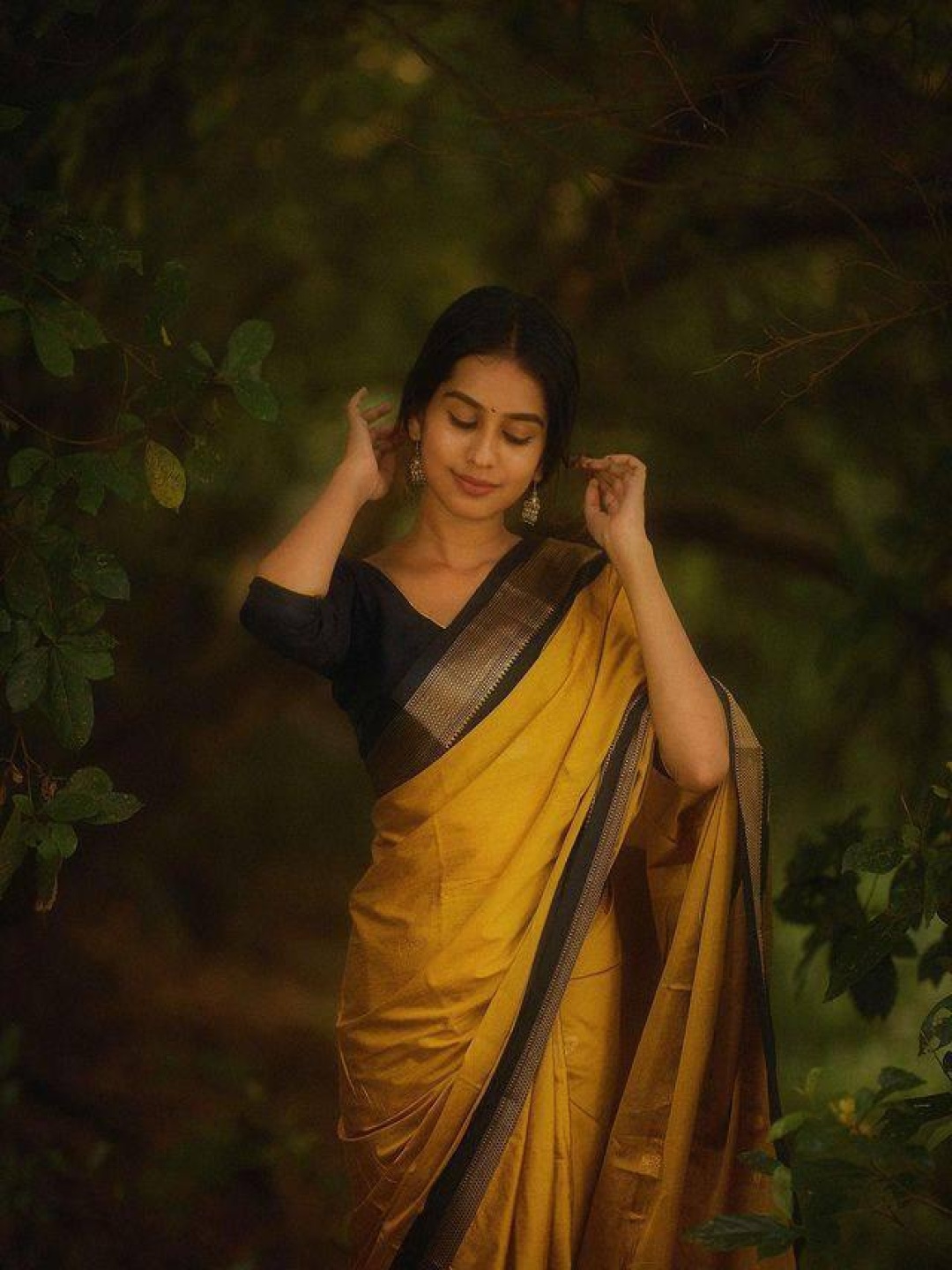 

revika Woven Design Zari Pure Silk Kanjeevaram Saree, Yellow