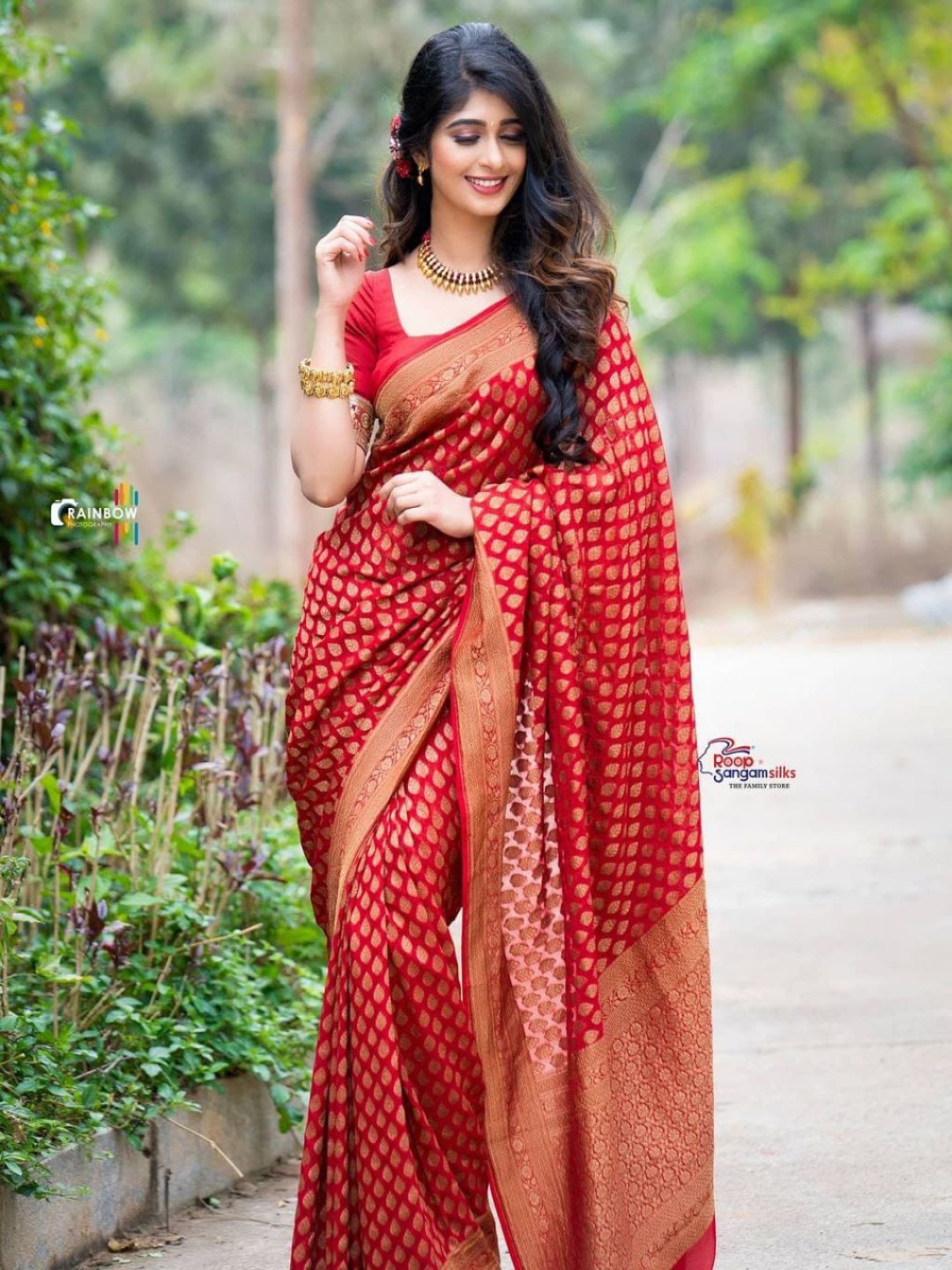 

Upalksh Ethnic Motif Zari Woven Banarasi Saree, Red