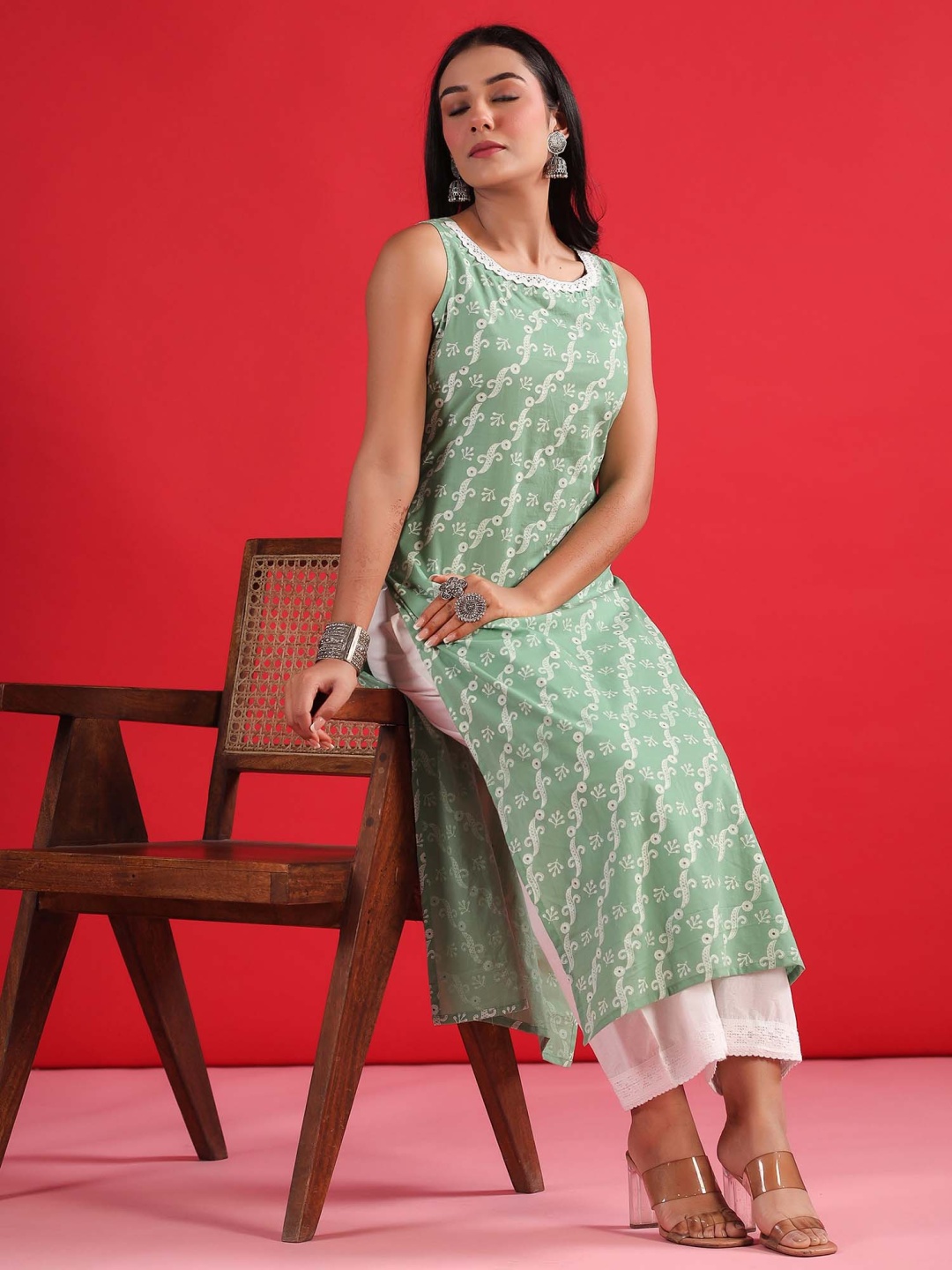 

Indo Era Ethnic Motifs Embroidered Sleeveless Cotton Kurta, Green