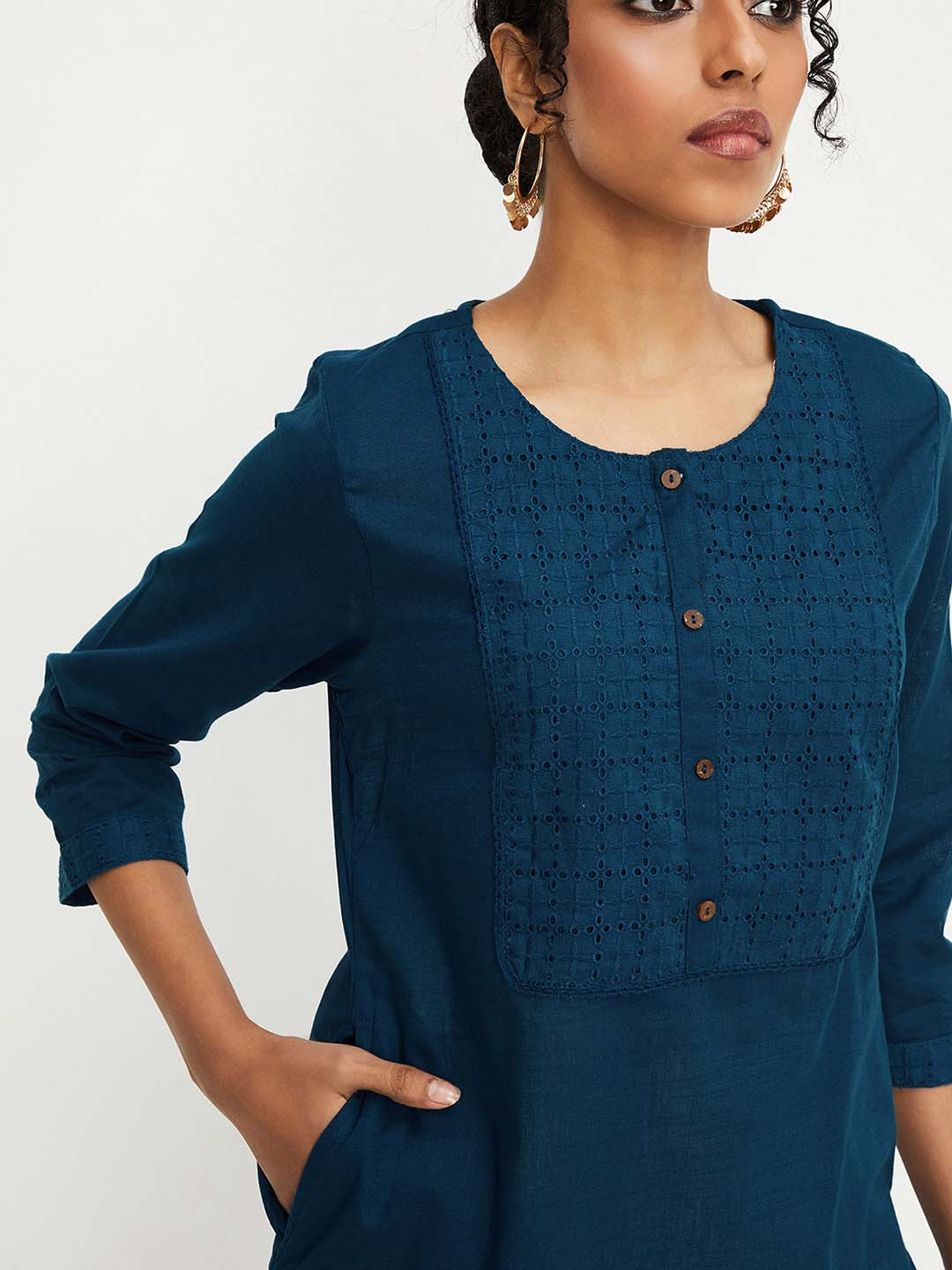 

max Floral Yoke Design Thread Work Straight Kurta, Blue