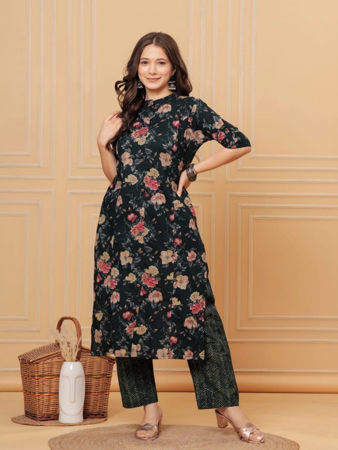 

FCV Women Floral Printed Pure Cotton Kurta with Trouser, Black