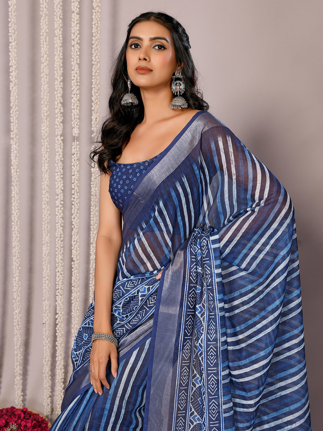 

KALINI Blue Linen Blend Geometric Printed Daily Wear Saree with Blouse Piece