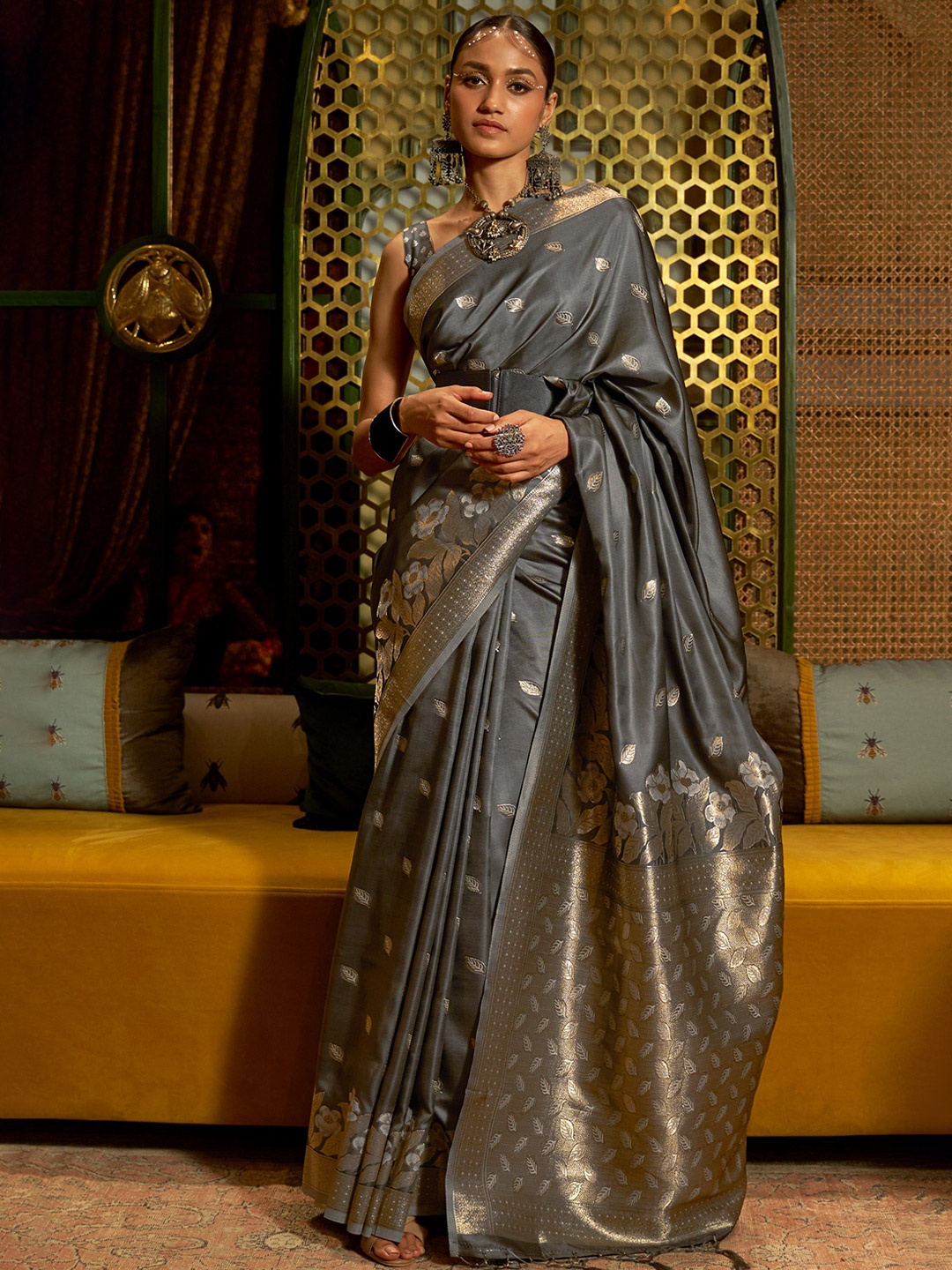 

DEVATITHI Ethnic Motif Woven Design Zari Saree, Grey