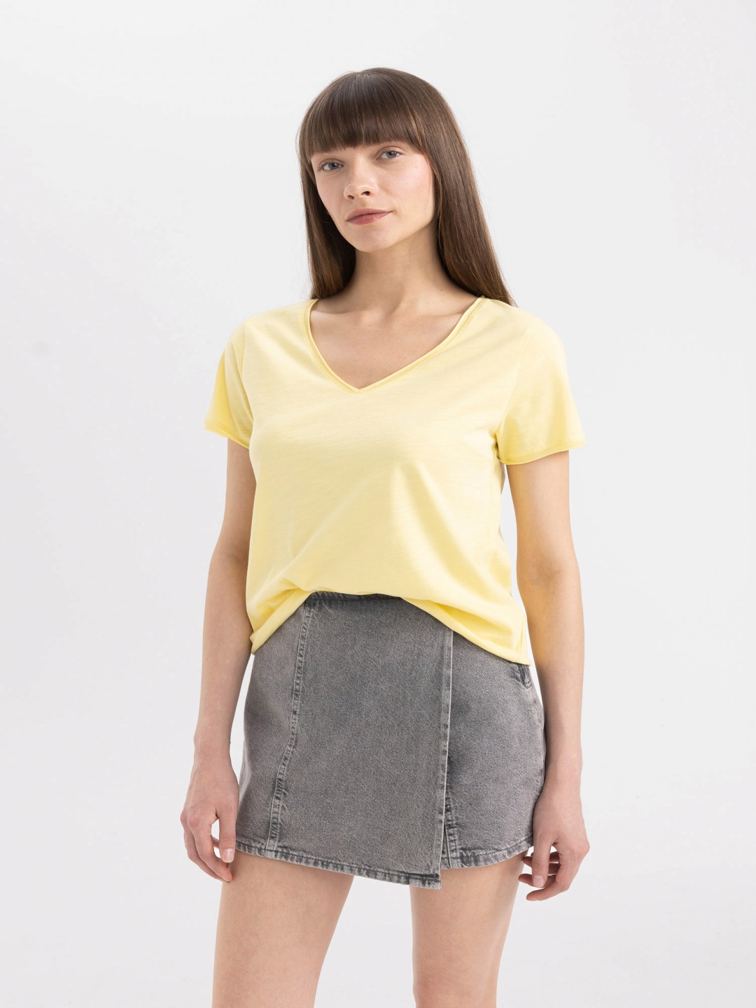 

DeFacto V-Neck Pure Cotton Casual T-shirt, Yellow