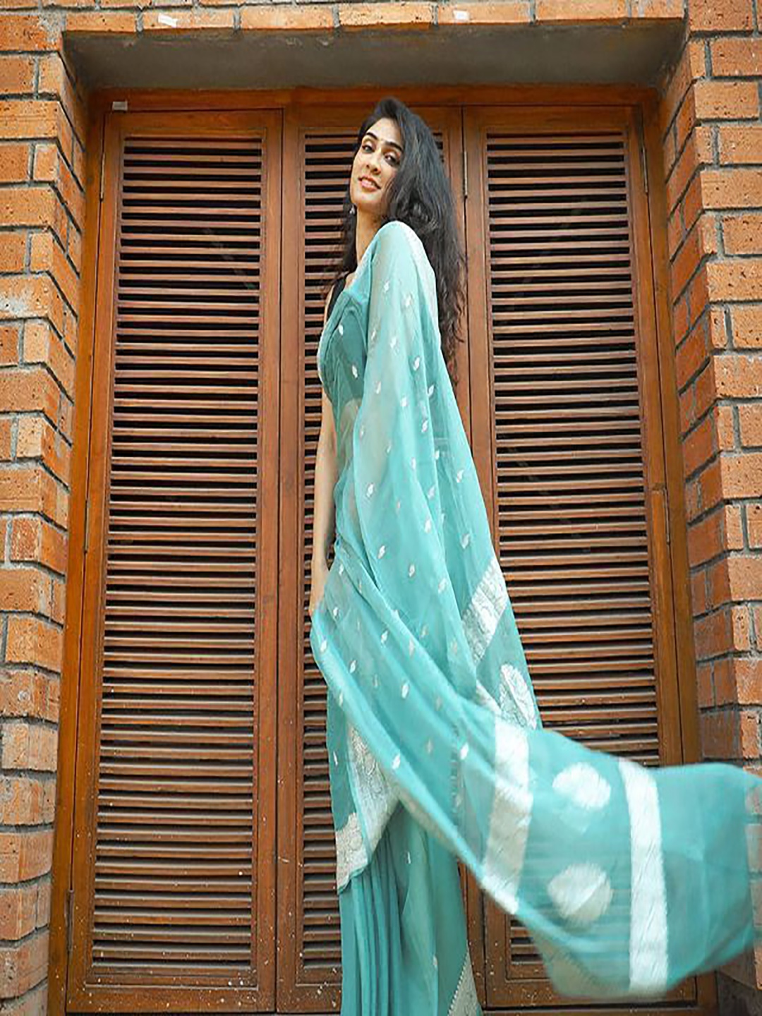 

KALINI Woven Design Zari Banarasi Saree, Green