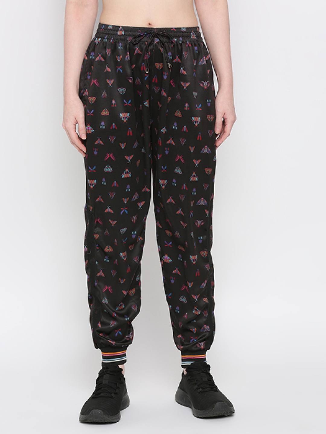 

Tuna London Women Printed Regular Fit Cotton Joggers, Black