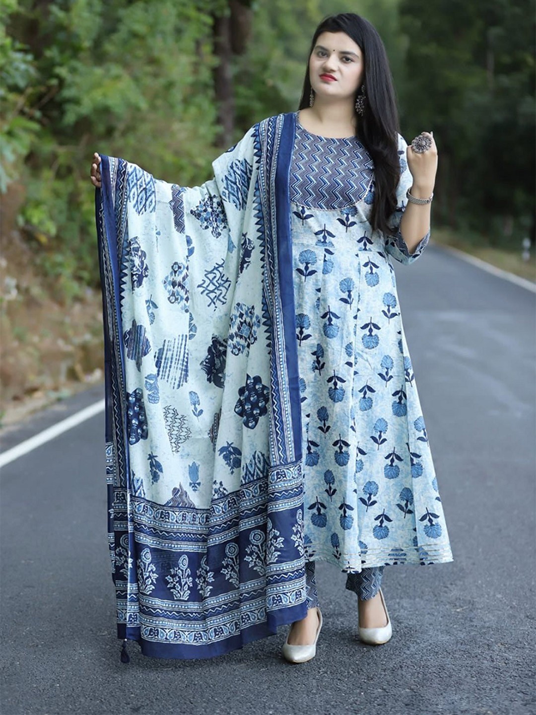

BAESD Women Floral Printed Regular Kurta with Trousers & With Dupatta, Blue