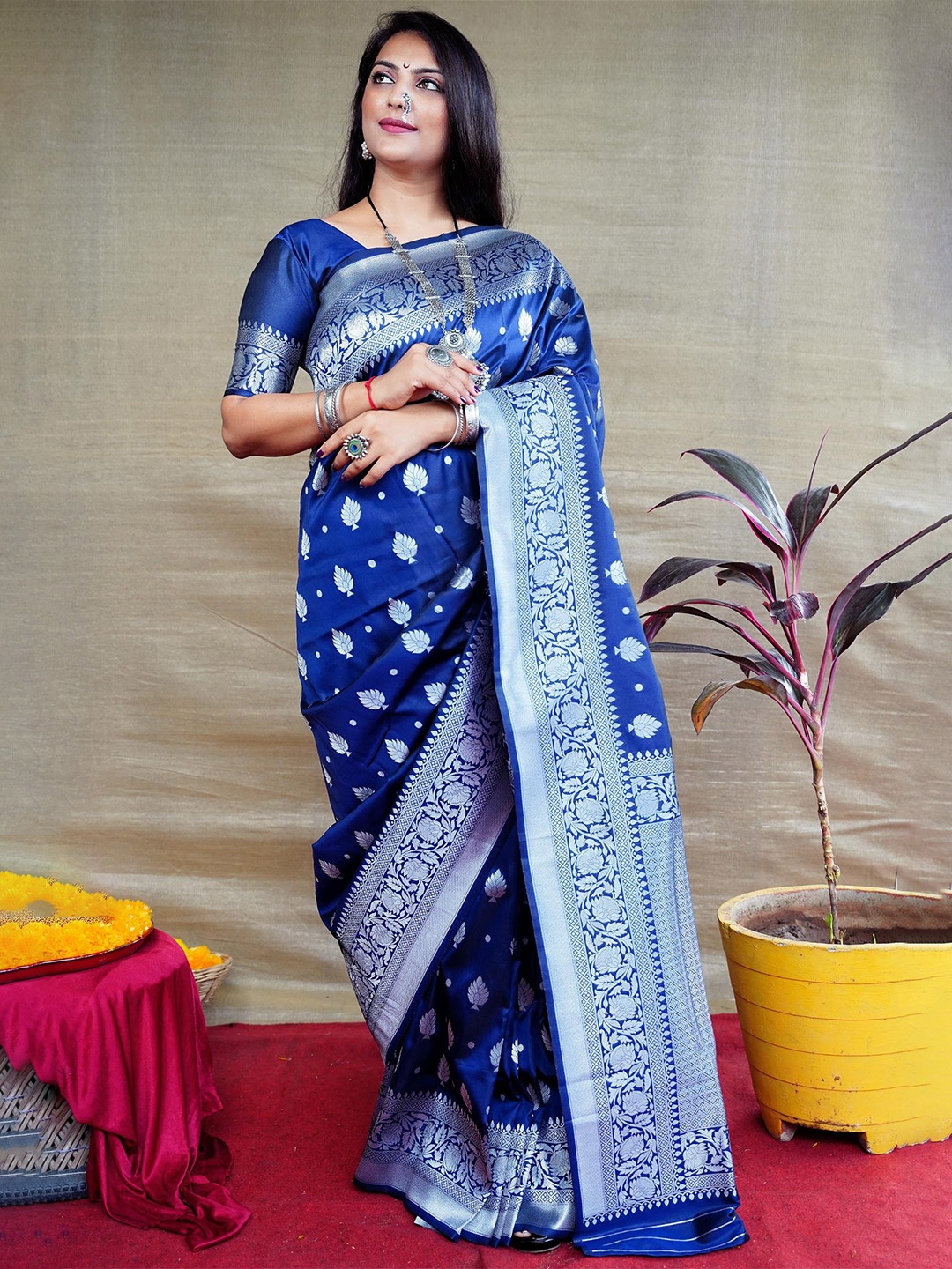 

Royal Rajgharana Saree Woven Design Zari Pure Silk Banarasi Saree, Navy blue