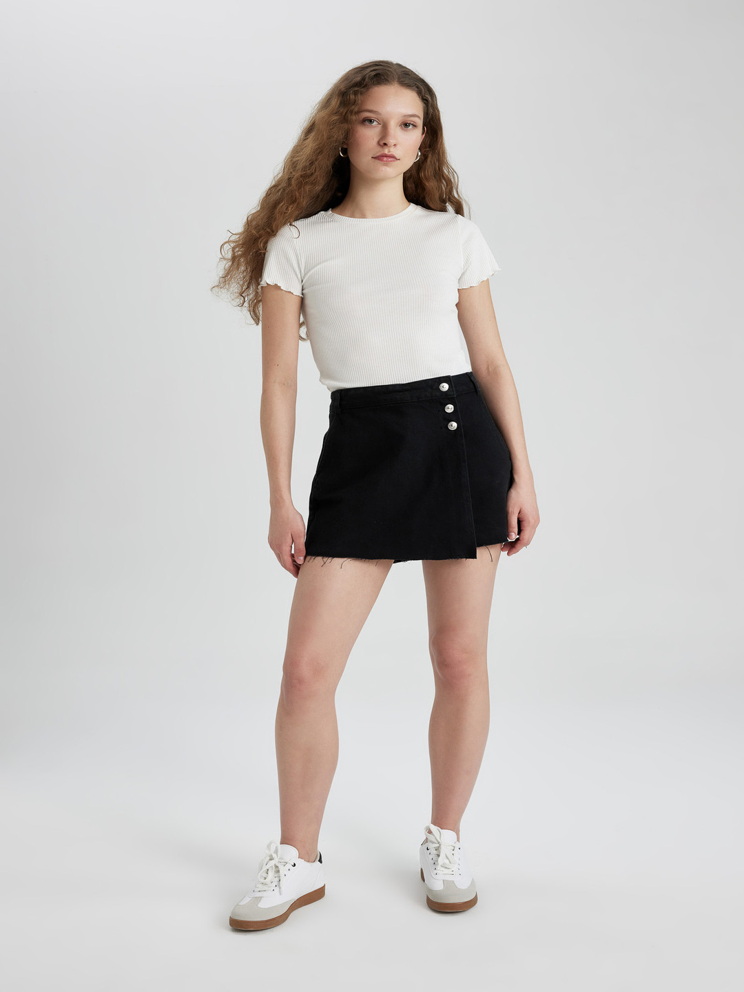 

DeFacto Women Above Knee Length Shorts, Na