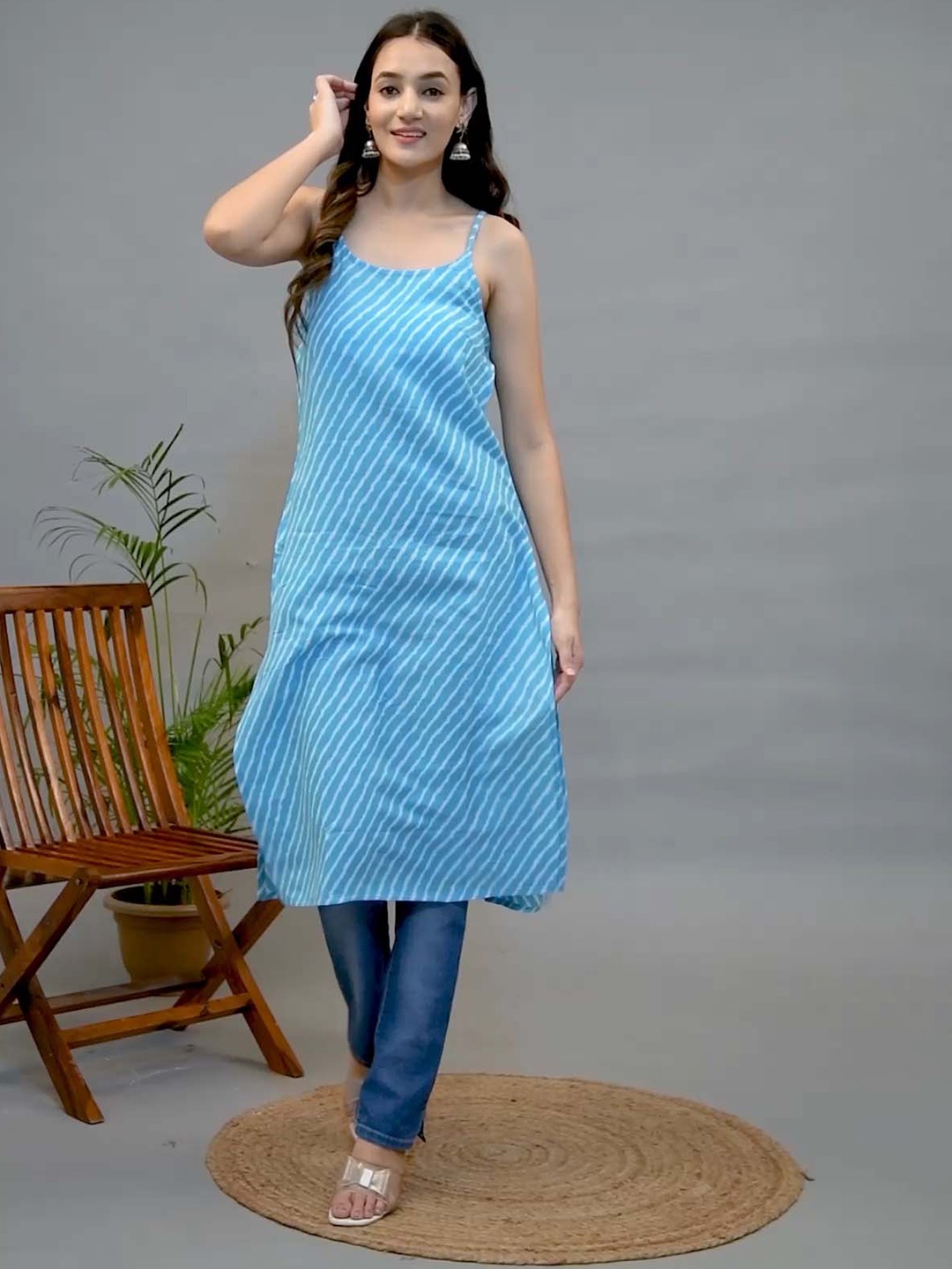 

Aspriya Women Geometric Striped Thread Work Indie Prints Kurta, Turquoise blue