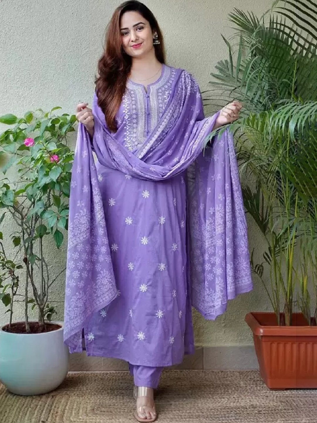 

BAESD Women Ethnic Motifs Embroidered Regular Thread Work Kurta with Trousers & With Dupatta, Lavender