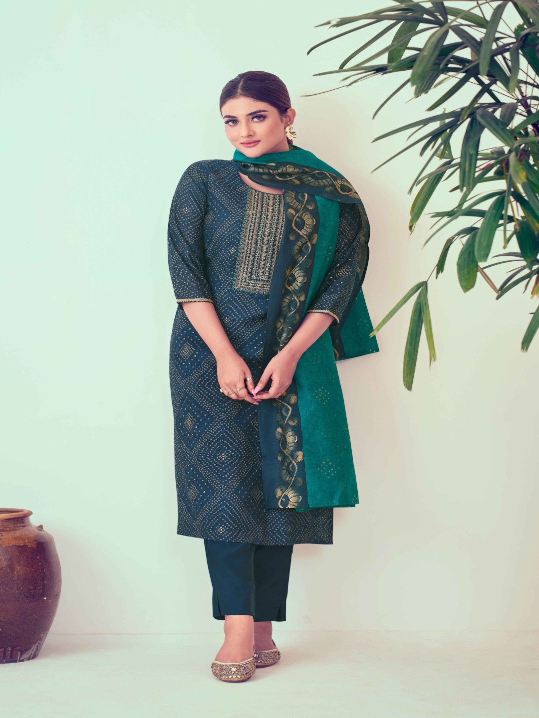 

Label Khoj Bandhani Printed Regular Thread Work Kurta with Trousers & Dupatta, Blue