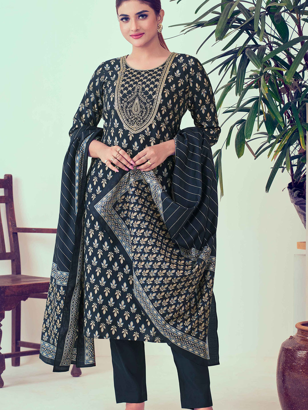 

Label Khoj Floral Printed Regular Thread Work Kurta with Trousers & With Dupatta, Blue