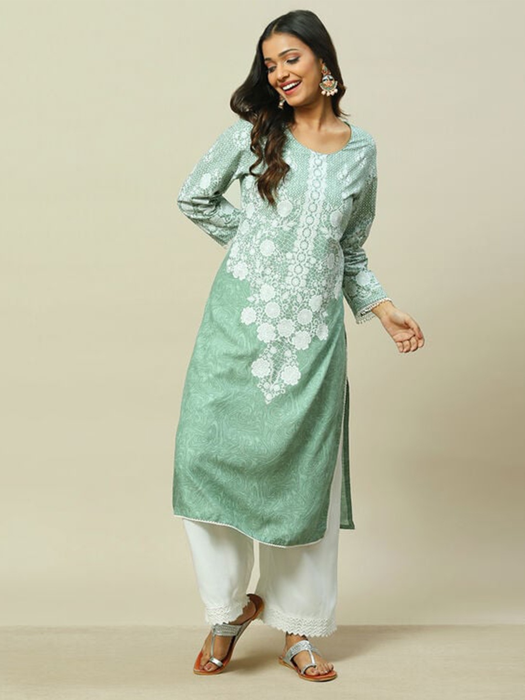 

Rangriti Plus Size Floral Embroidered Round Neck Straight Kurta, Green