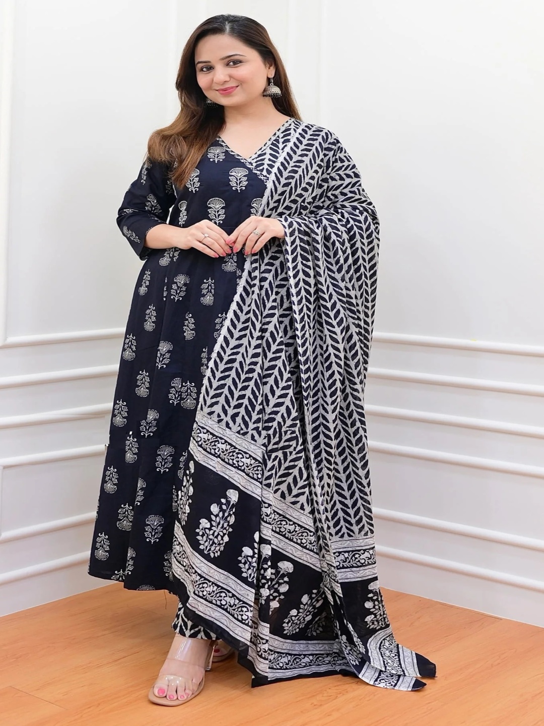 

KALINI Women Floral Printed Regular Kurta with Trousers & With Dupatta, Black