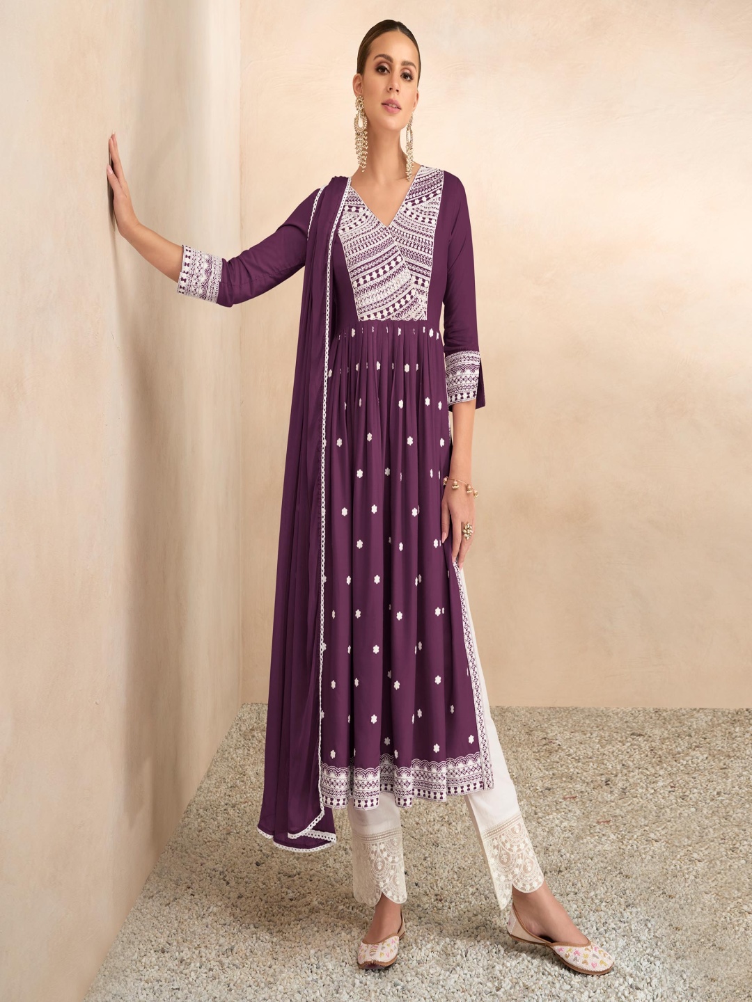 

Peachmode Women Floral Embroidered Regular Thread Work Kurta with Trousers & With Dupatta, Purple