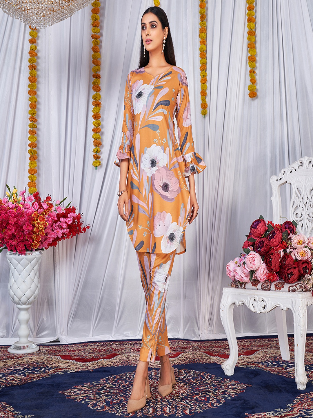

Classy Couture Floral Printed Regular Kurta with Trousers, Orange
