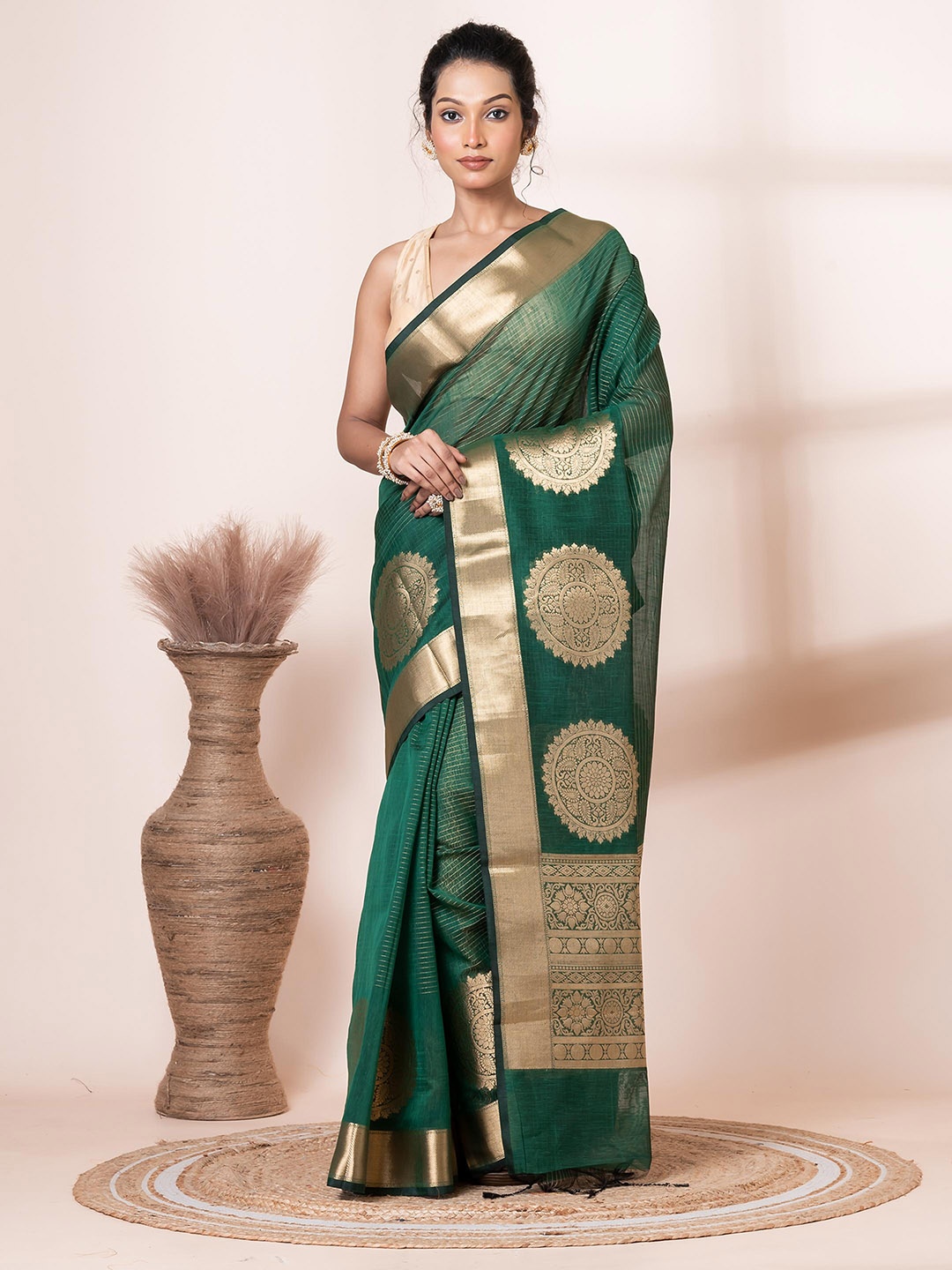 

VIBHAVARI Woven Design Zari Silk Cotton Saree, Green