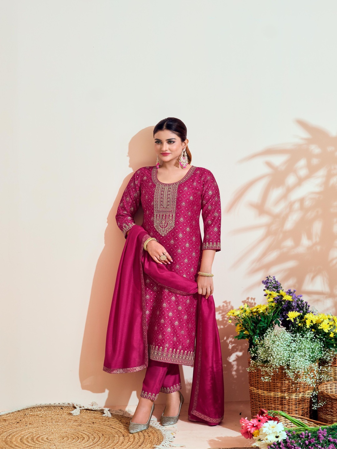 

Label Khoj Women Floral Embroidered Regular Kurti with Trousers & With Dupatta, Magenta