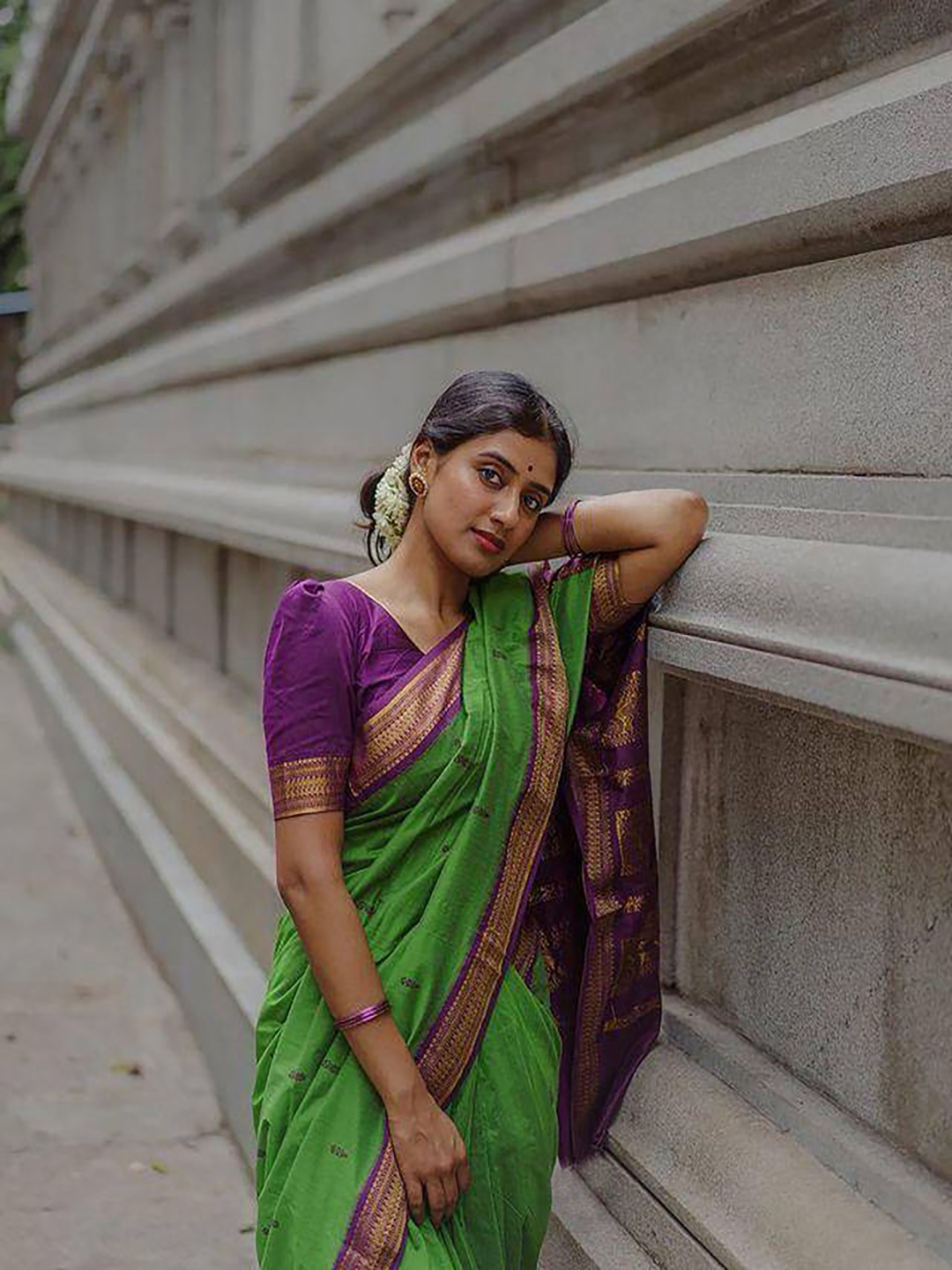 

KALINI Woven Design Zari Banarasi Saree, Green