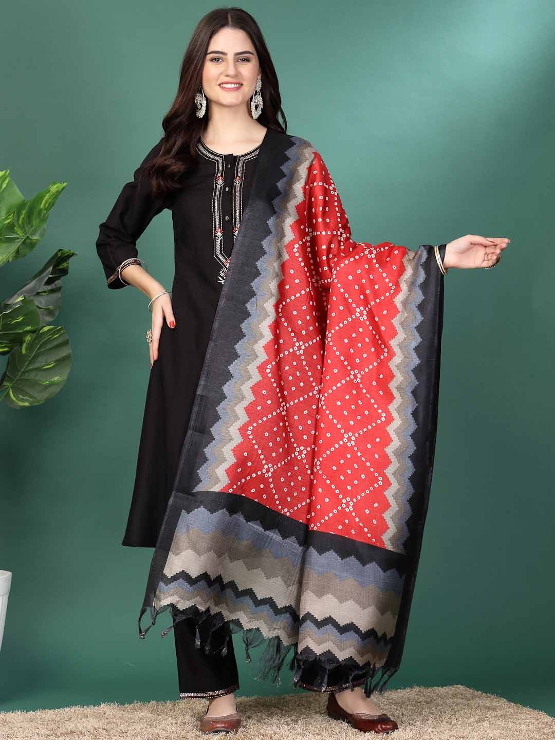 

Nayam By Lakshita Ethnic Motifs Yoke Design Regular Kurta with Palazzos & With Dupatta, Black