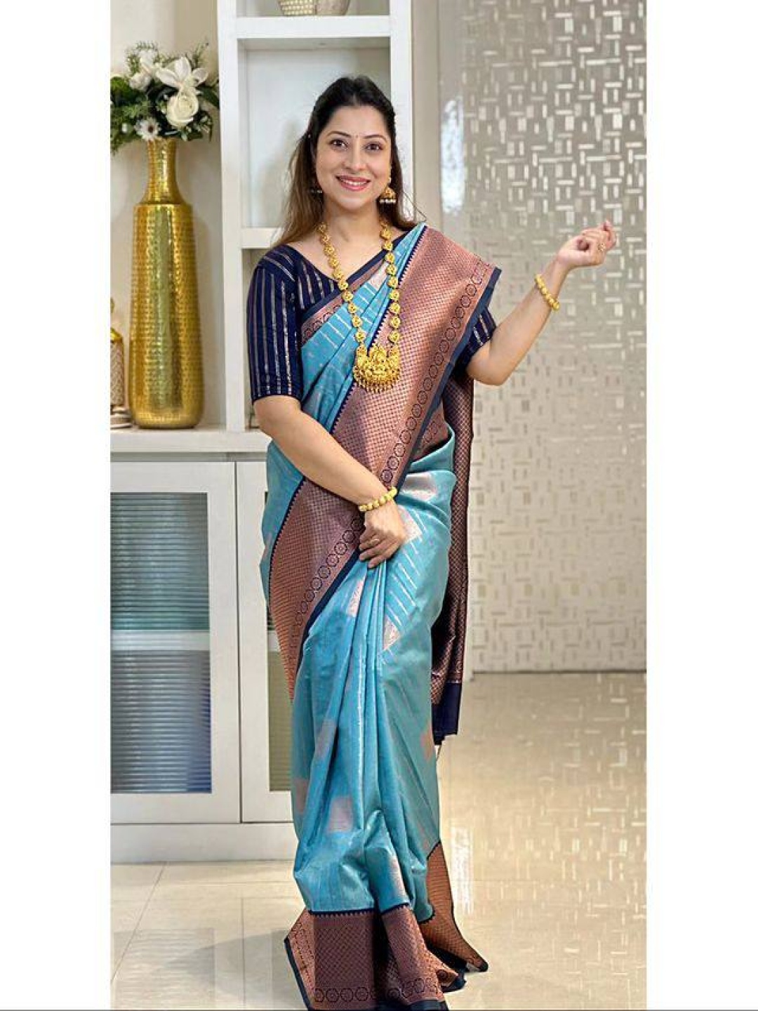 

Upalksh Ethnic Motif Zari Woven Banarasi Saree, Turquoise blue