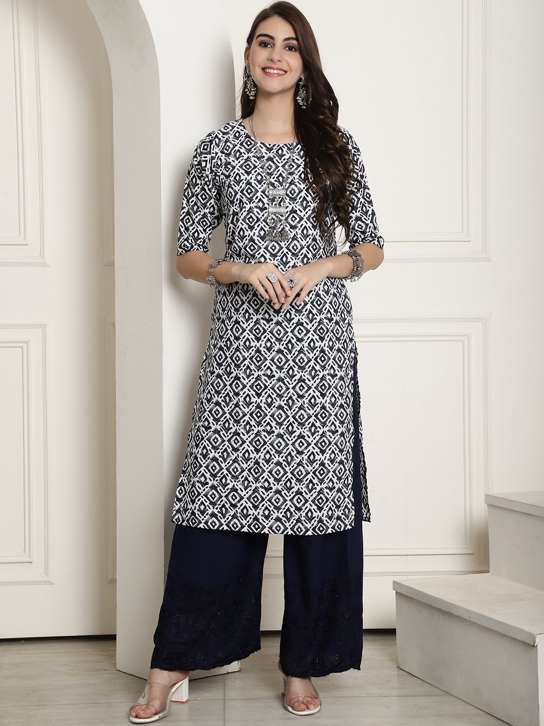 

7Threads Selection Of 6 Ethnic Motifs Printed Round Neck Straight Kurta, Black