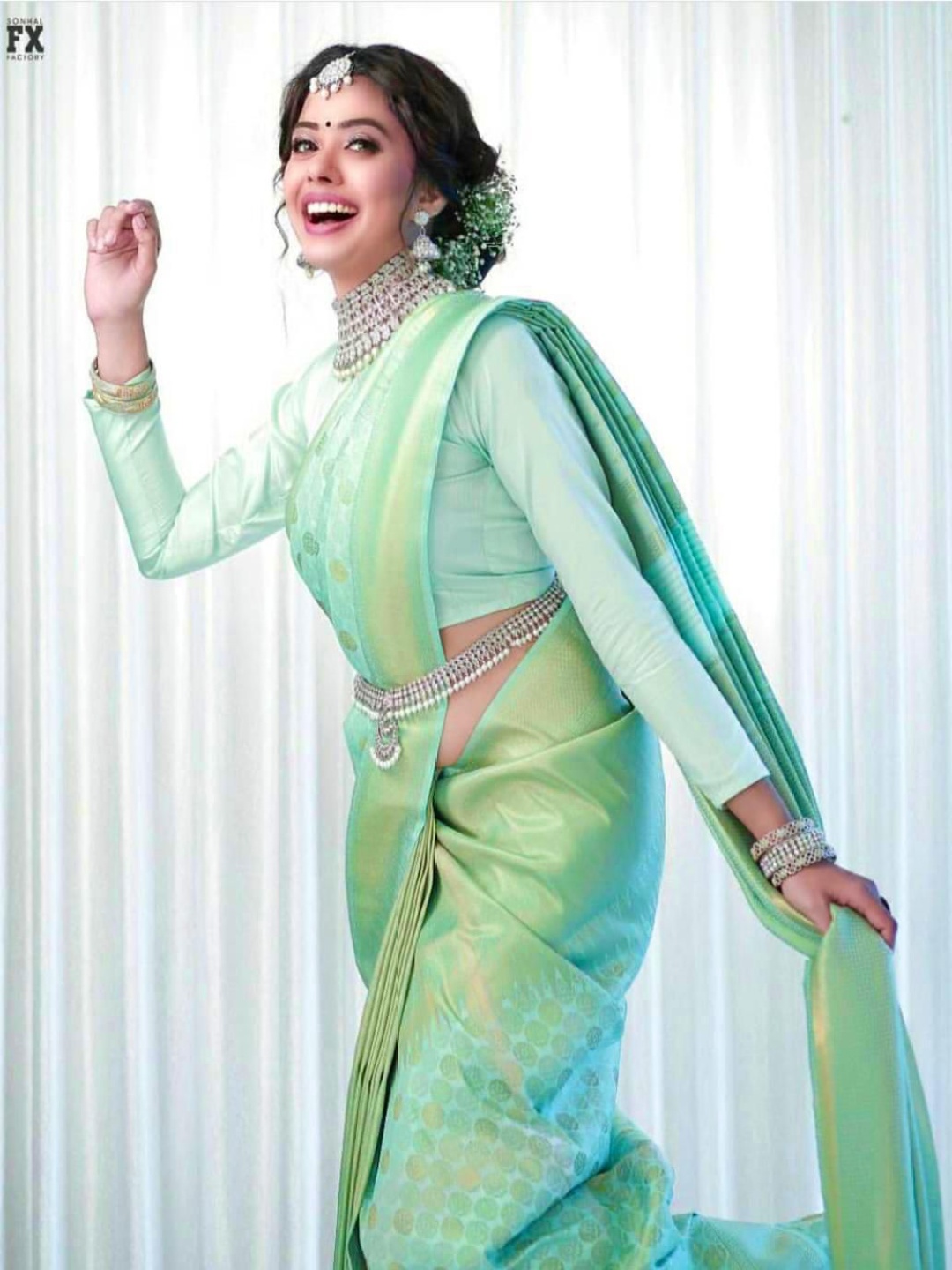 

Kriyansh Woven Design Zari Kanjeevaram Saree, Turquoise blue