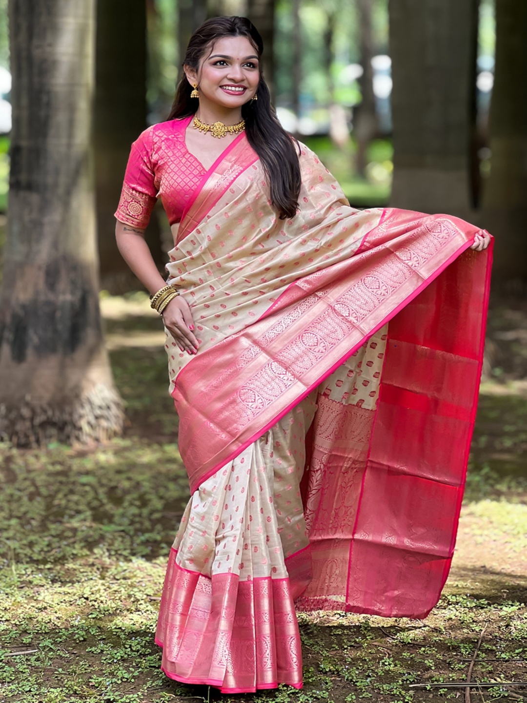 

LeeliPeeri Designer Woven Design Zari Silk Blend Kanjeevaram Saree, Cream