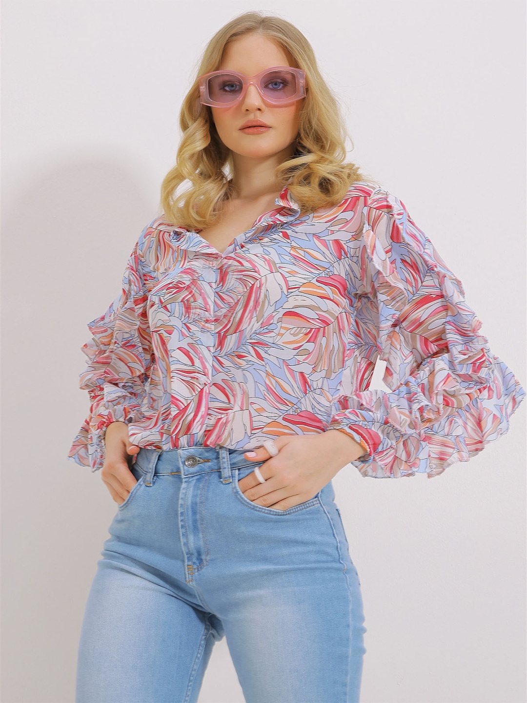 

Trend Alacati stili Floral Printed Spread Collar Ruffles Casual Shirt, White