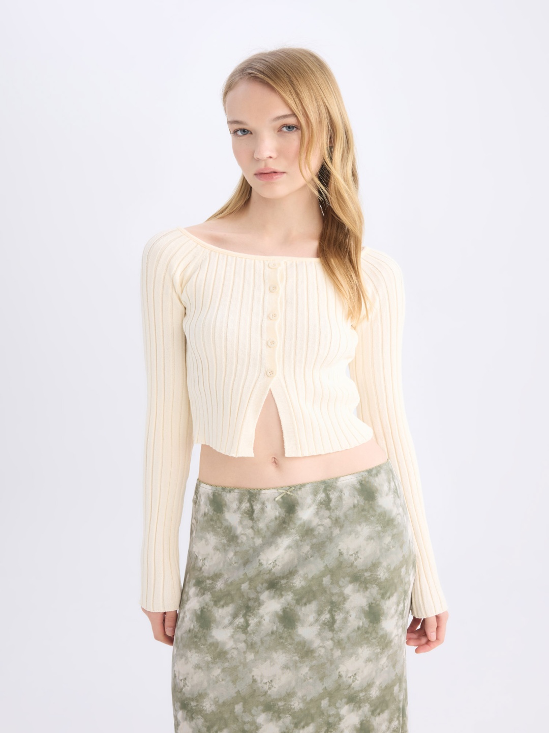

DeFacto Women Ribbed Scoop Neck Cardigan, Beige