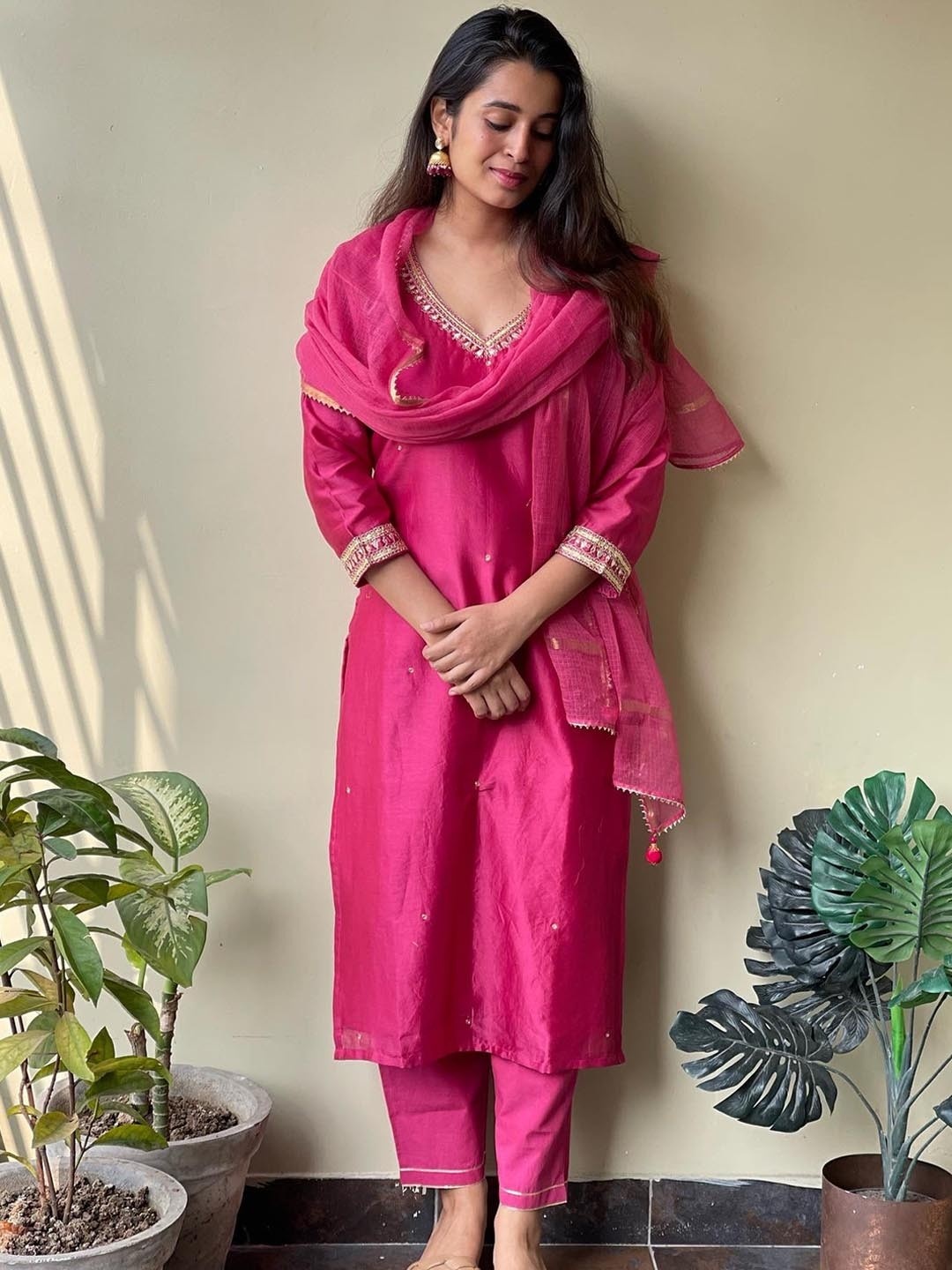 

zinariya Fab V-Neck Three-Quarter Sleeves Thread Work Kurta With Trouser With Dupatta, Pink