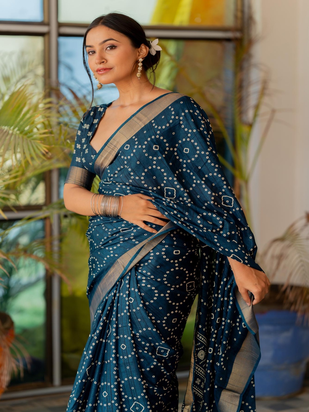 

MIRCHI FASHION Bandhani Printed Silk Blend Bandhani Saree, Blue