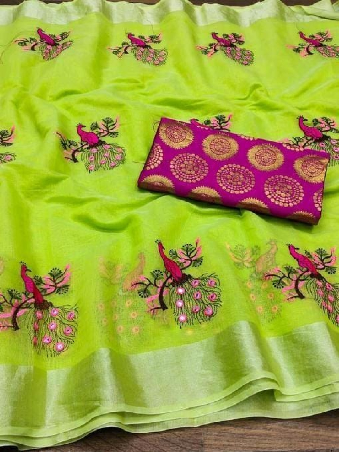 

QENY Ethnic Motifs Woven Design Zari Chanderi Saree, Green