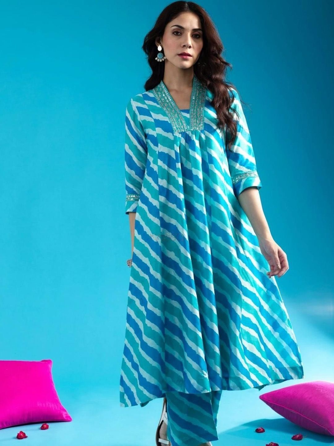 

REALLTREND Leheriya Printed Gotta Patti Kurta with Trousers, Turquoise blue