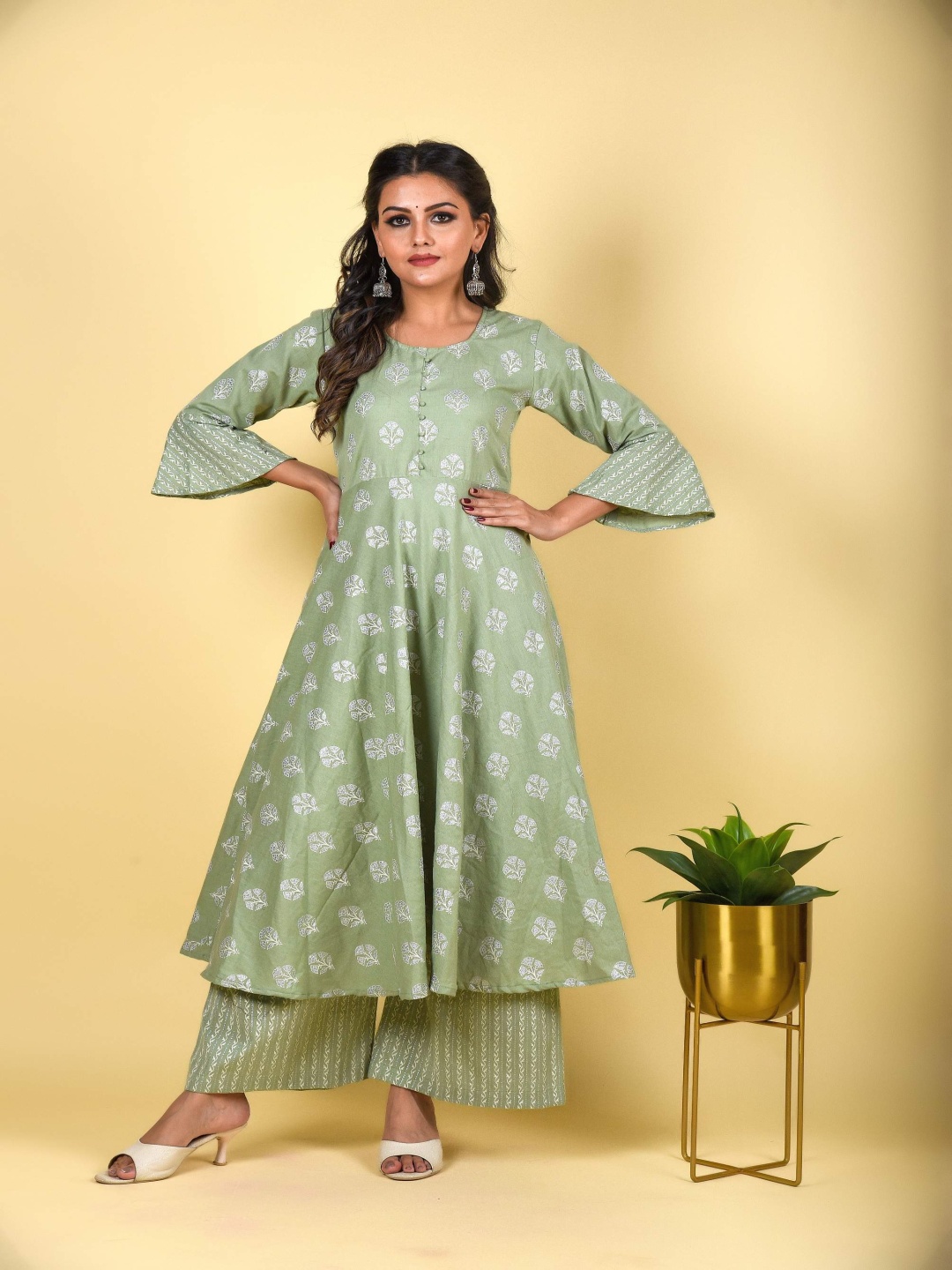 

Anastay Clothing Women Floral Printed Regular Pure Cotton Kurta with Palazzos, Green