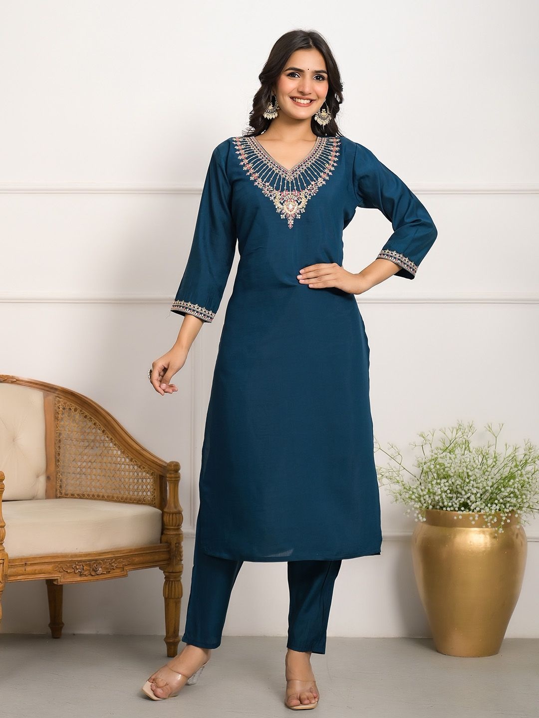 

Ishin Ethnic Motif Embroidered V-Neck Kurta With Trousers & Dupatta, Green