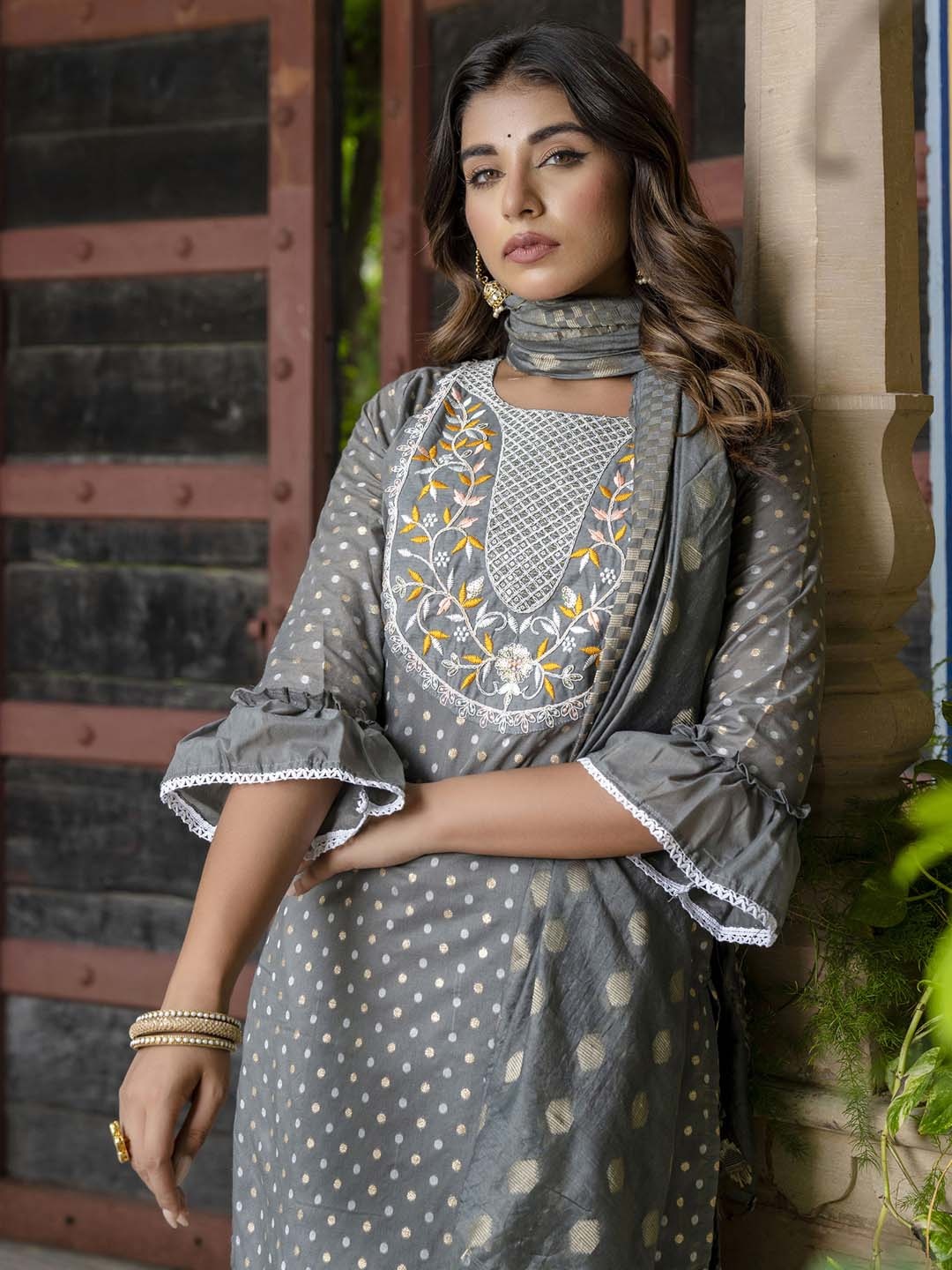 

VredeVogel Floral Chanderi Silk Kurta with Trousers & With Dupatta, Grey