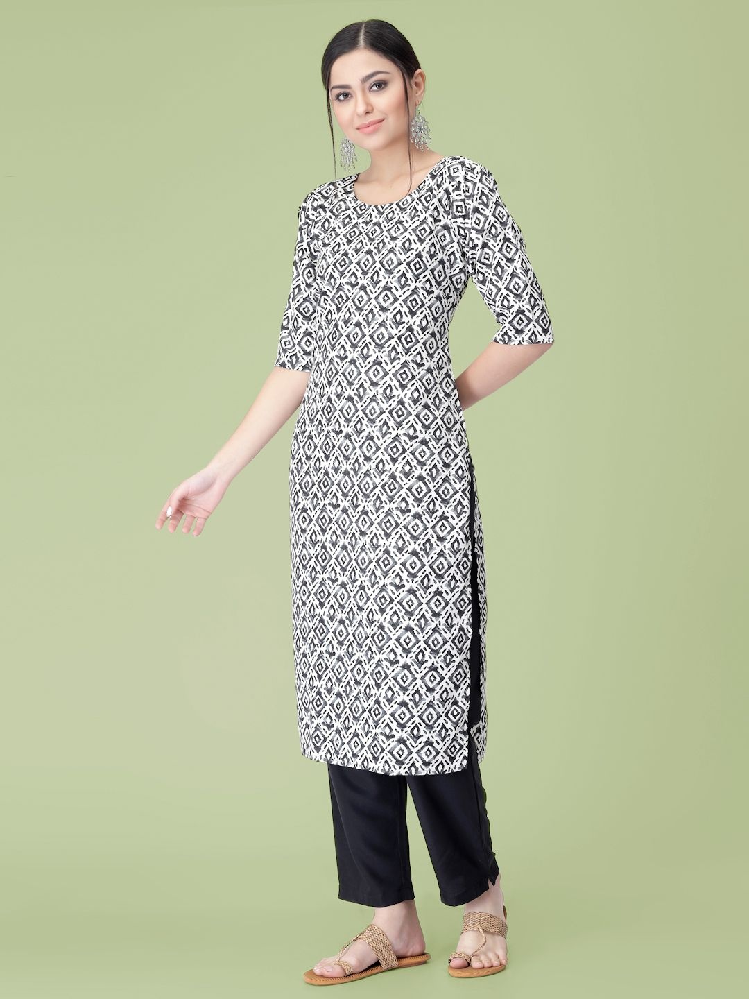 

7Threads Geometric Printed Round Neck Straight Kurta With Trousers, Black
