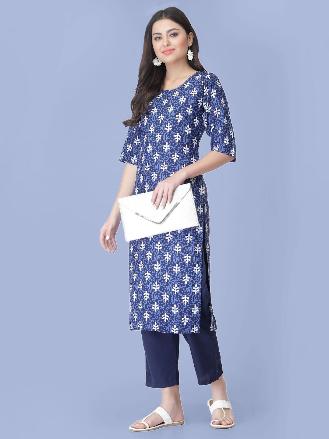 

7Threads Floral Printed Round Neck Straight Kurta And Trousers, Blue