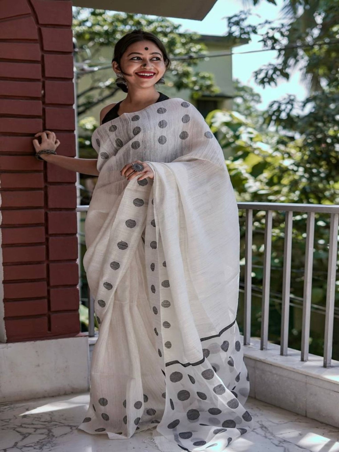 

SANJANA SILK Polka Dot Kanjeevaram printed Saree, White