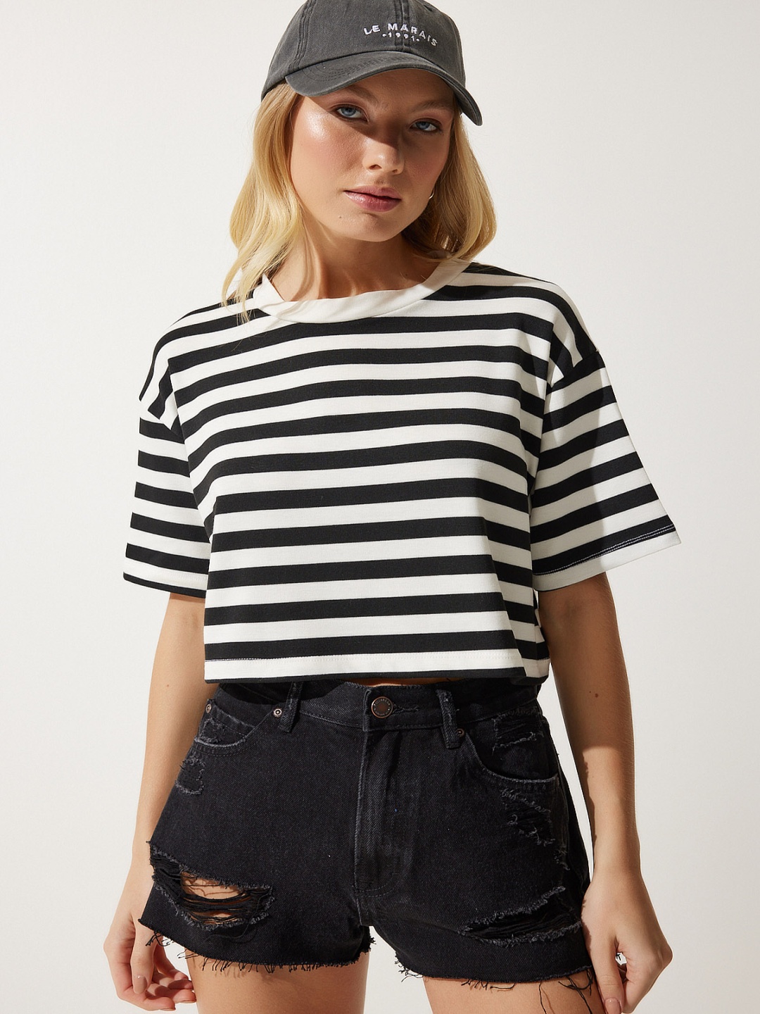 

Happiness istanbul Women Striped Extended Sleeves Pockets T-shirt, Na