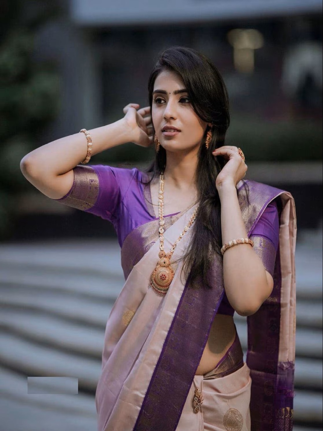 

ZIKARAA Woven Design Zari Pure Silk Saree, Cream