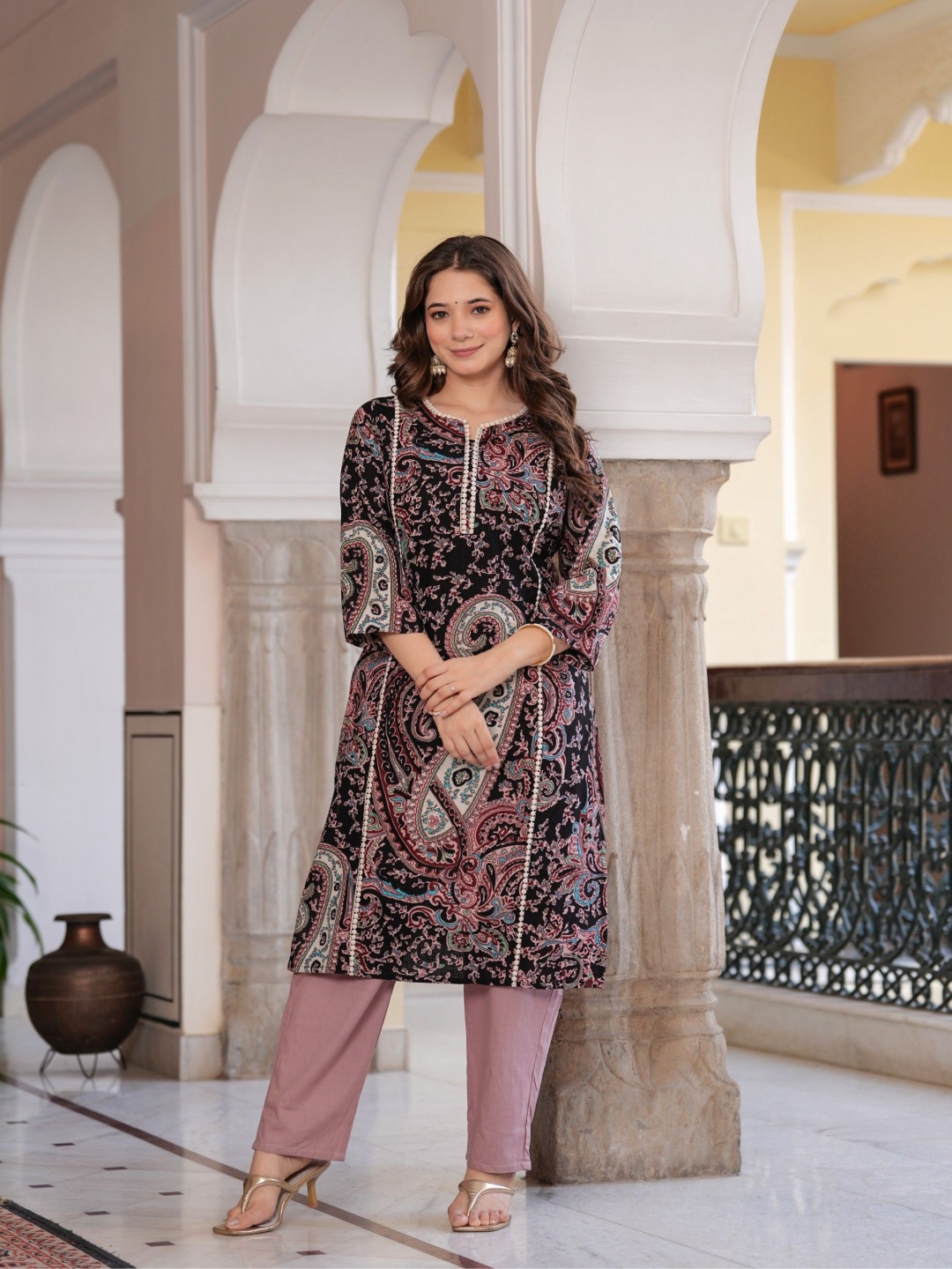 

BKApparels Paisley Printed Notch Neck Straight Pure Cotton Kurta with Trouser, Black