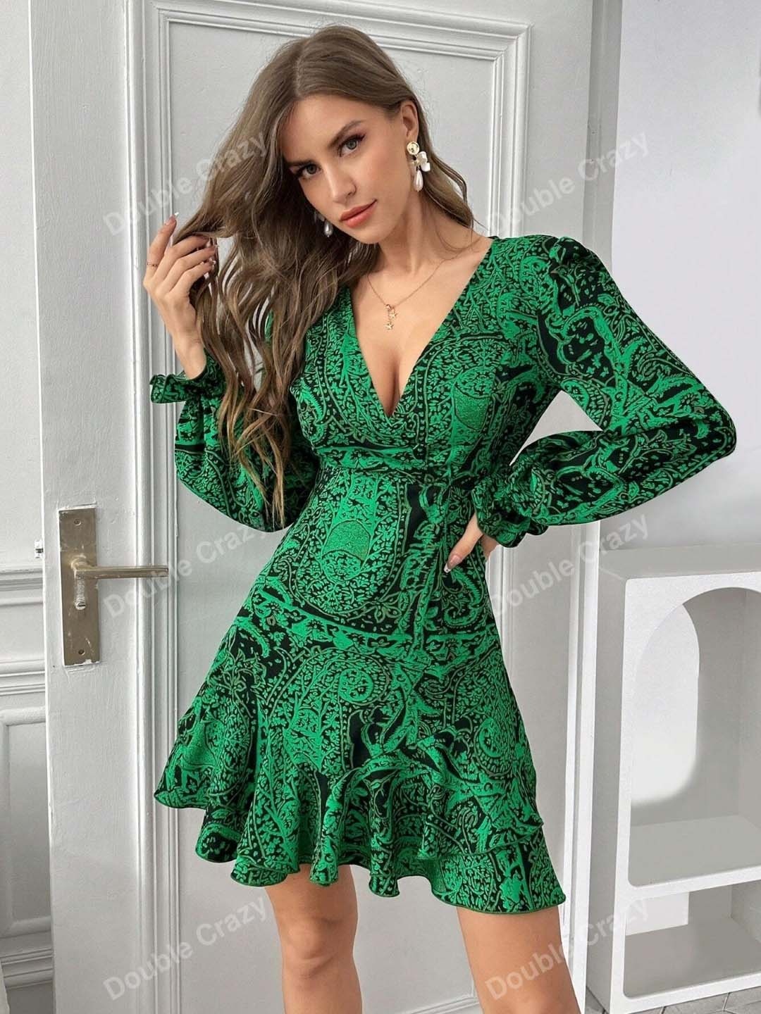 

KPOP Women Ethnic Motifs Printed V-neck Fit & Flare Cuffed Sleeve Dress, Green