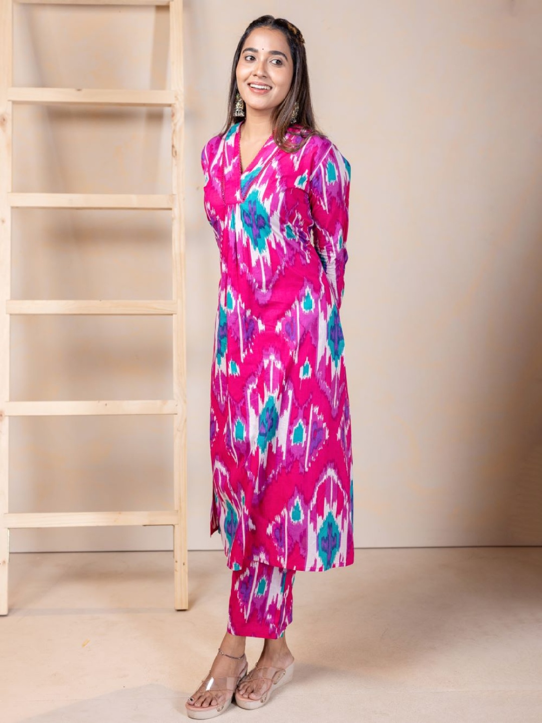 

Swishchick Geometric Printed Pure Cotton Straight Kurta with Trousers, Pink