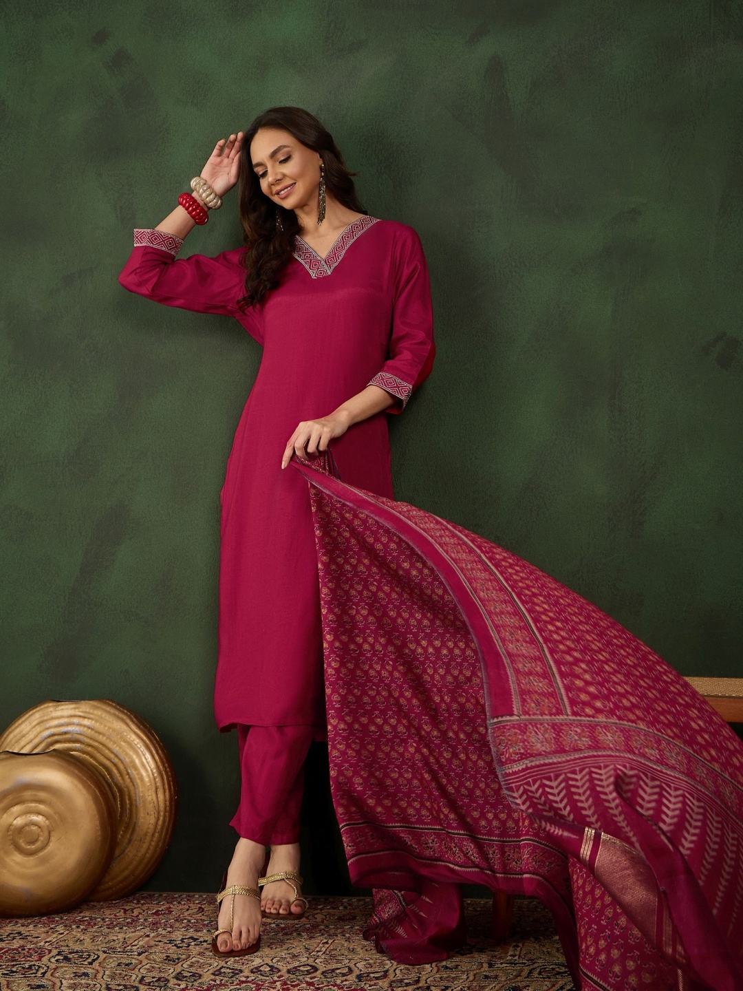 

Sangria Thread Work V-Neck Kurta With Trousers & Dupatta, Maroon