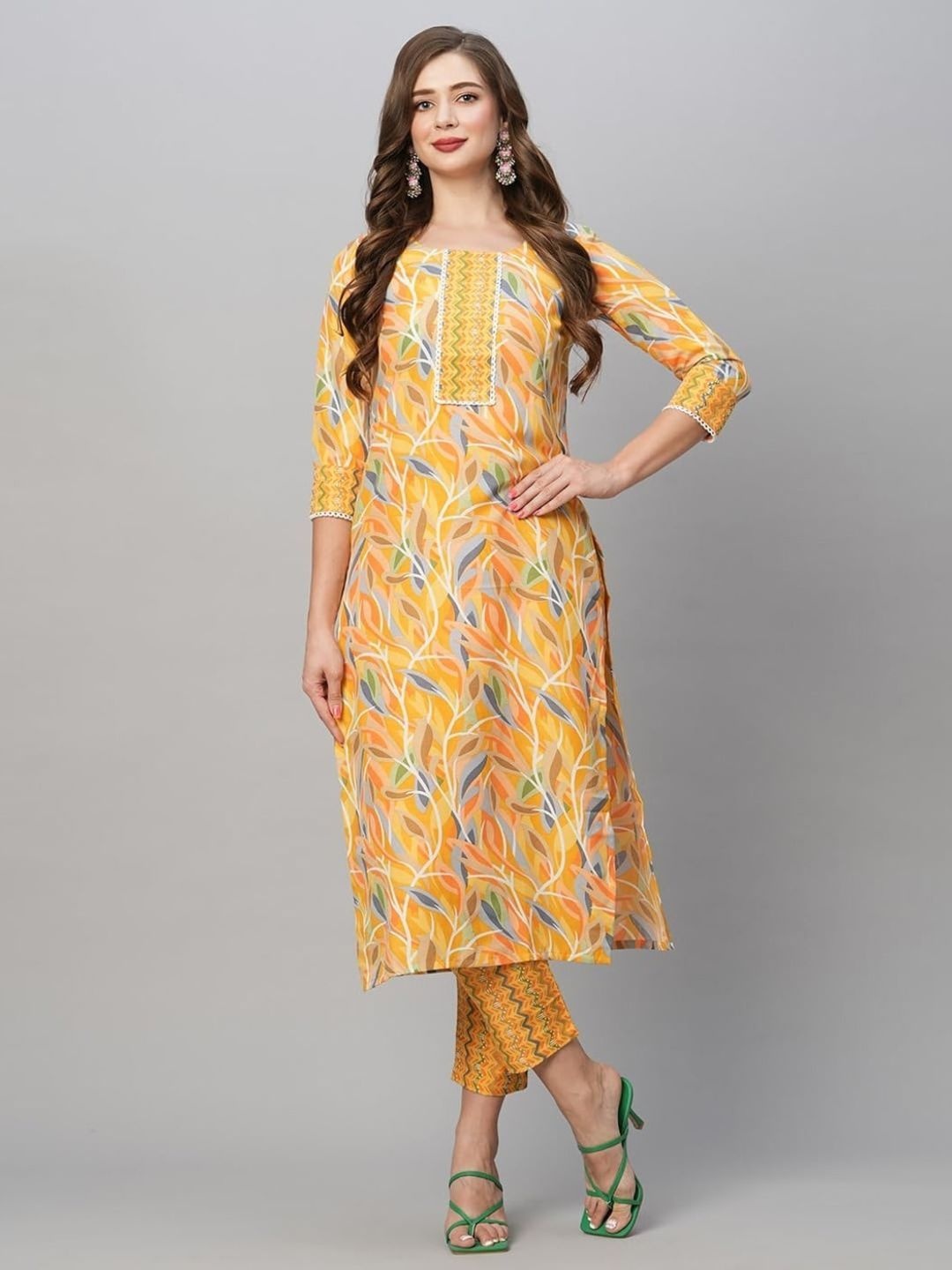 

AK FASHION MALL Floral Printed Round Neck Straight Kurta with Trouser, Yellow